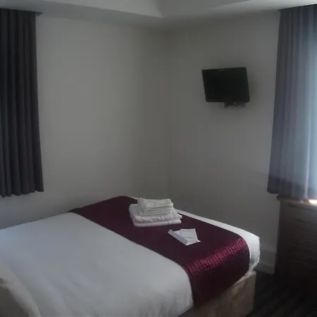Ambassadors Hotel 3*