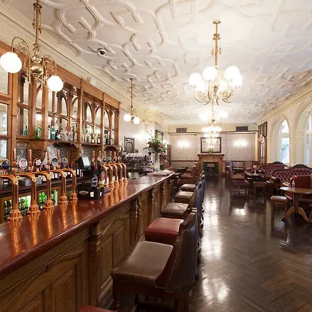 Отель Crown Moran 4*