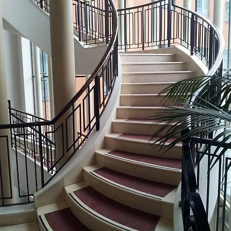 Отель Crown Moran