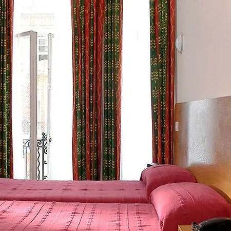 Astons Hotel 3*