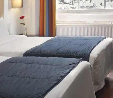 The Caesar Hotel Londra