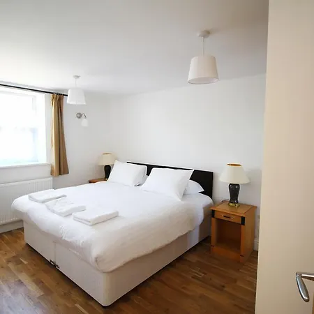 Wellesley Road Apartment *