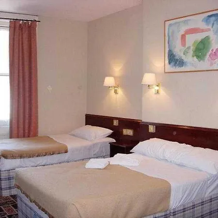 Hyde Park Court 2*