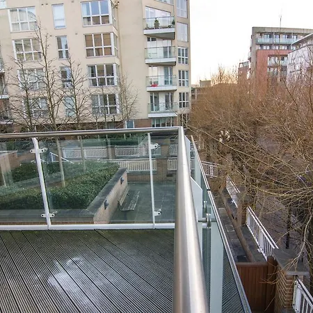 Wharf - Water Gardens Apartment *