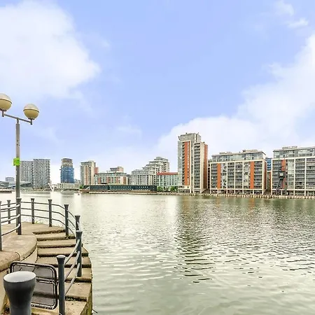 Excel Waterfront Apartments * London