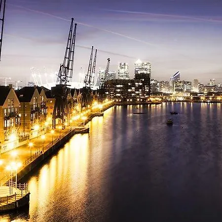 Excel Waterfront Apartments *