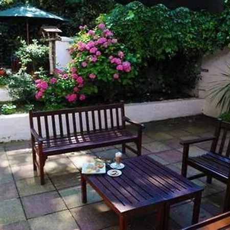Western Burns Kensington 3* London