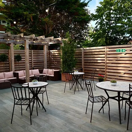 The - Putney 4*
