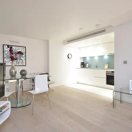 Uber Eye House Apartment London