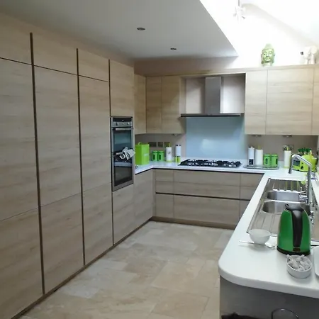 Bed & Breakfast Edgware 3*