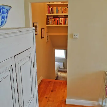 Chic In Kensington Olympia Apartment
