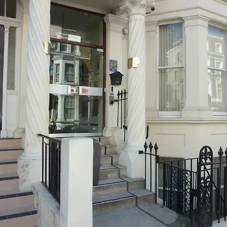 Manor Hotel 2*