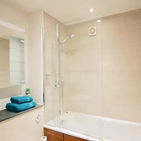 101 Lexham Gardens Apt. 9 Apartment *