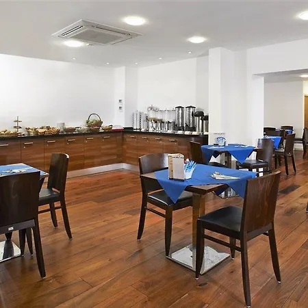 Ambassadors Hotel 3*