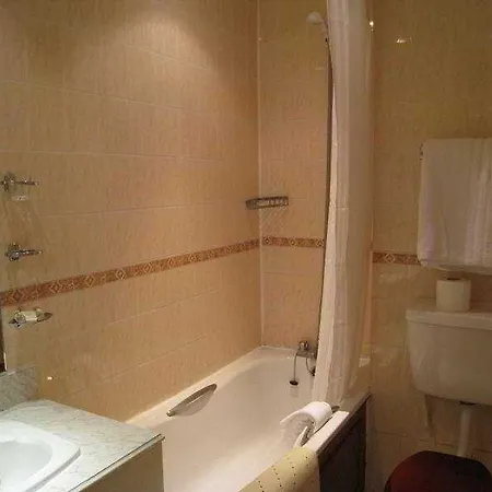 Kensington Gardens Hotel 2*