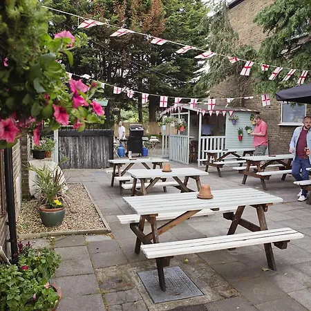 The Milford Arms Inn 3*