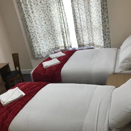 Woodlands Hotel *