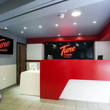 Otel Point A Westminster 3*