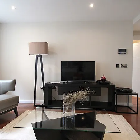 Chancery Lane Apartment *
