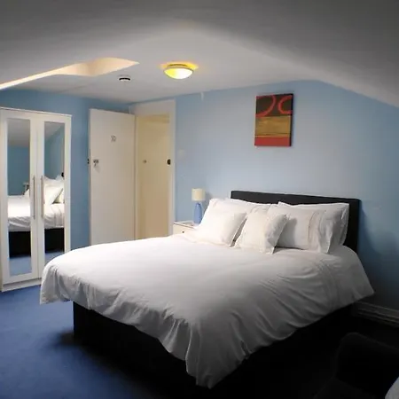 The Castle Bar Bed & Breakfast 2*