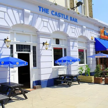 Bed & Breakfast The Castle Bar London