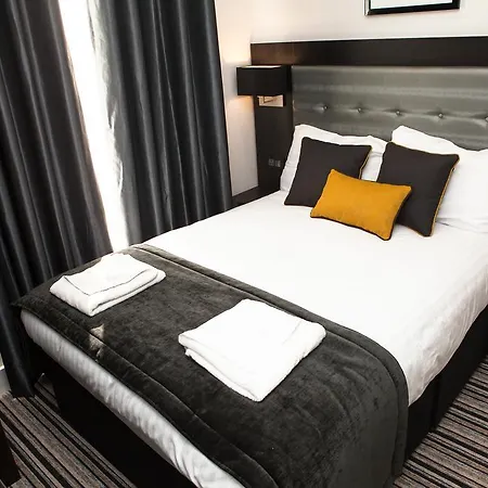 The Tudor 3*