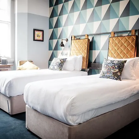 The Queen's Head 3*