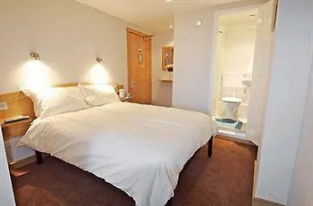 Rosemount Heathrow 2*
