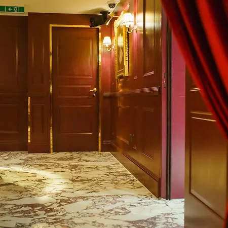 Mimi's Soho Hotel 4*