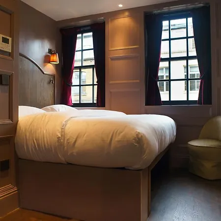 Mimi's Soho Hotel 4*