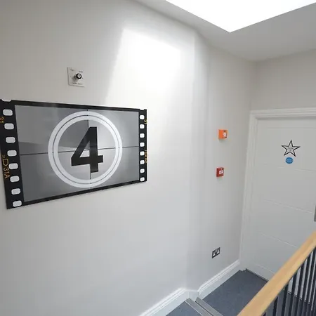 St Anne's Court By Indigo Flats Londyn