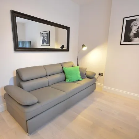 Apartament St Anne's Court By Indigo Flats *