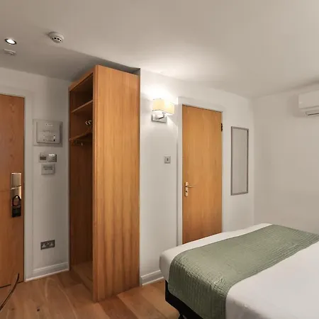 Ambassadors Hotel