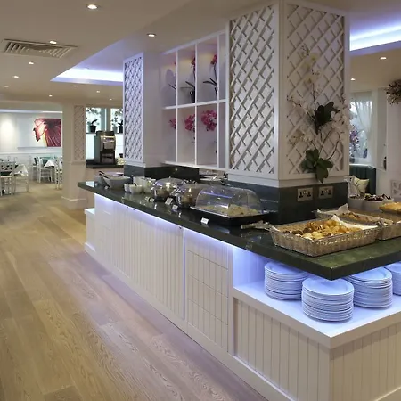 Отель Park International 4*