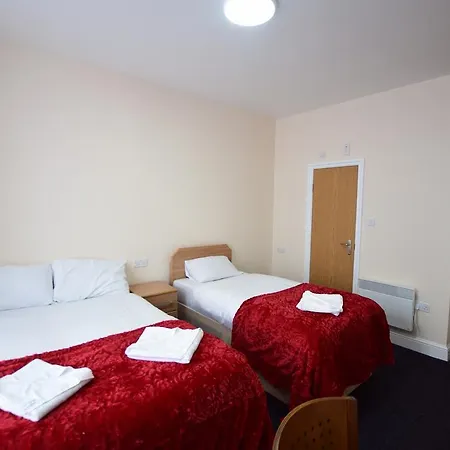 Woodlands Hotel *