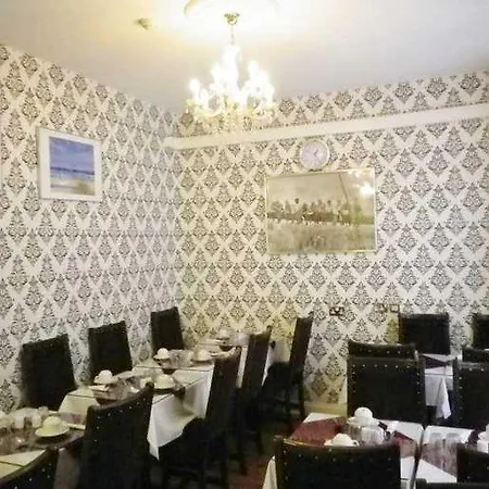 Hyde Park Court Hotel 2*