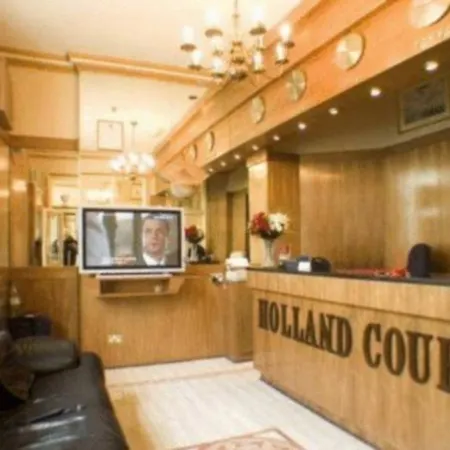 Holland Court 3*