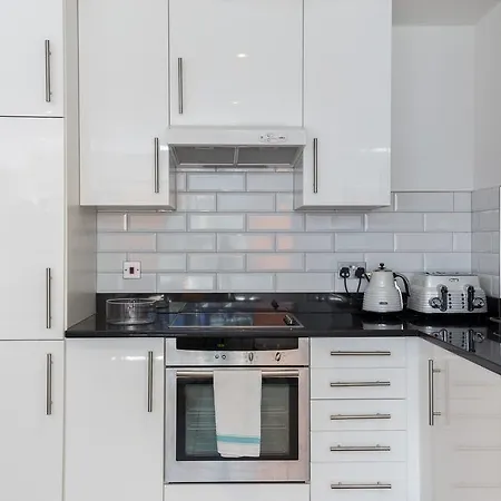 2 Bed Eagle Court London