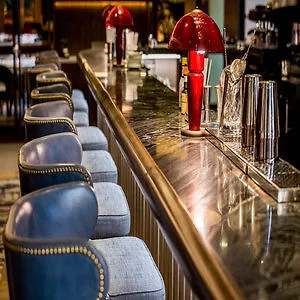Devonshire Club & מלון 5*