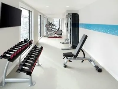 Hampton By Hilton Docklands 3*