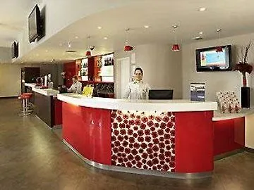 Ibis Stratford Hotel 3*