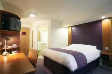 Premier London Heathrow M4/j4 3*