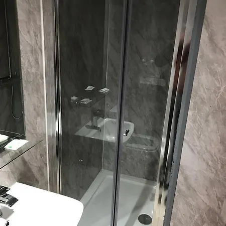 Shelton Hotel, Finsbury Park 3*