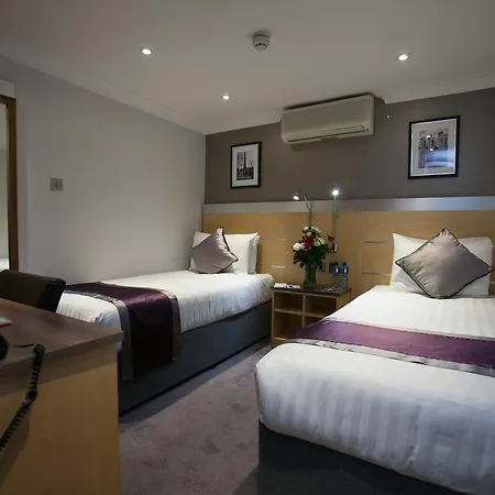 Western Victoria Palace Hotel 3*