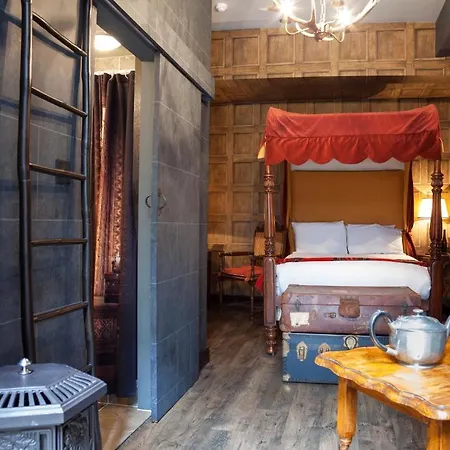 Georgian House 4*