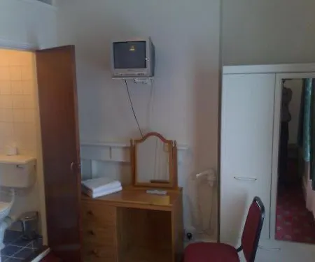 Stanley House 2*