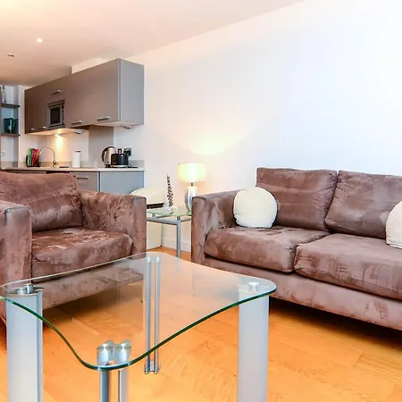 Wharf - Water Gardens Apartment *