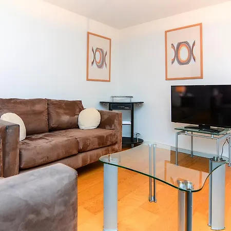 Wharf - Water Gardens Apartment