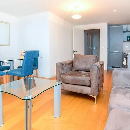 Wharf - Water Gardens Apartment