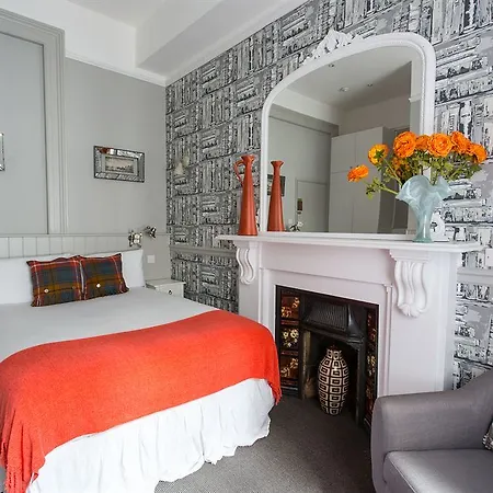 Georgian House Hotell 4*
